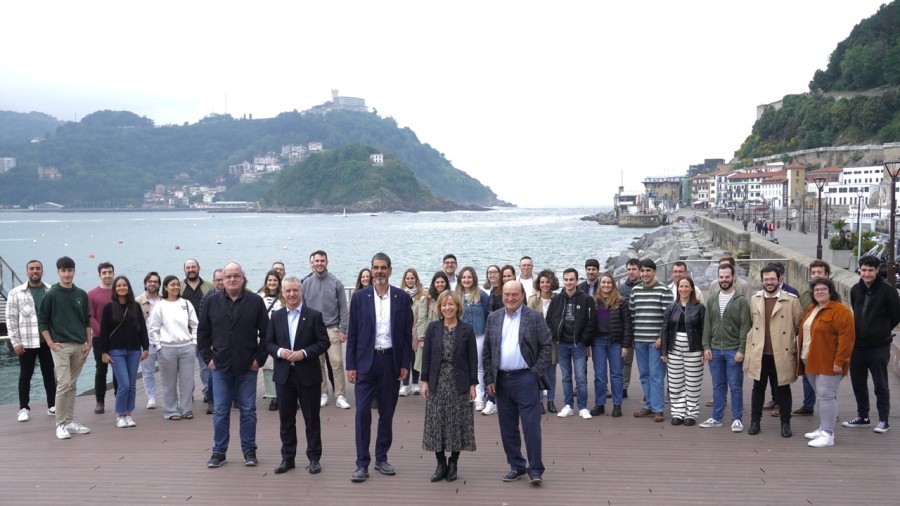 Eider Mendoza pide a la ciudadanía de Gipuzkoa que elija entre “la inconcreción de Bildu” o “la solvencia de EAJ-PNV” Eider Mendoza pide a la ciudadanía de Gipuzkoa que elija entre “la inconcreción de Bildu” o “la solvencia de EAJ-PNV”