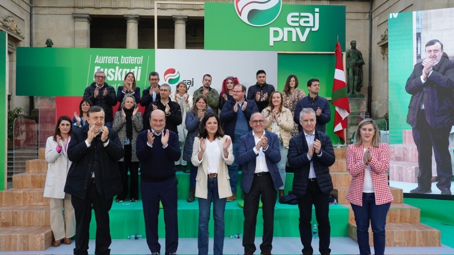 “En Vitoria-Gasteiz el 28-M es cosa de dos: PNV o Bildu, proyectos o conflicto, trabajo o pancartas, colaboración o bronca” “En Vitoria-Gasteiz el 28-M es cosa de dos: PNV o Bildu, proyectos o conflicto, trabajo o pancartas, colaboración o bronca”