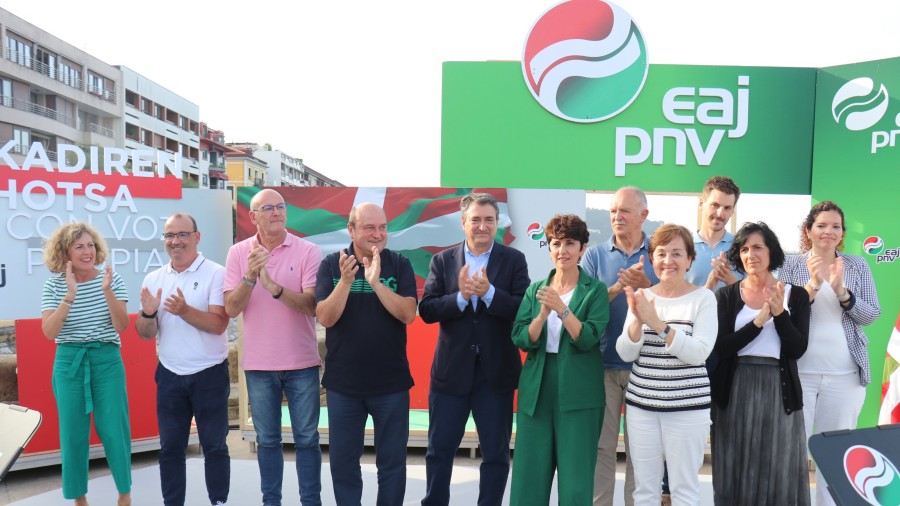 Aitor Esteban: “Egia argia eta borobila da: EAJk ez dauka akordiorik ez PPrekin ezta VOXekin ere” Aitor Esteban: “Egia argia eta borobila da: EAJk ez dauka akordiorik ez PPrekin ezta VOXekin ere”