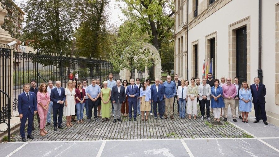 El Lehendakari fija las líneas estratégicas y las prioridades hasta el final de la legislatura del grupo parlamentario de EAJ-PNV