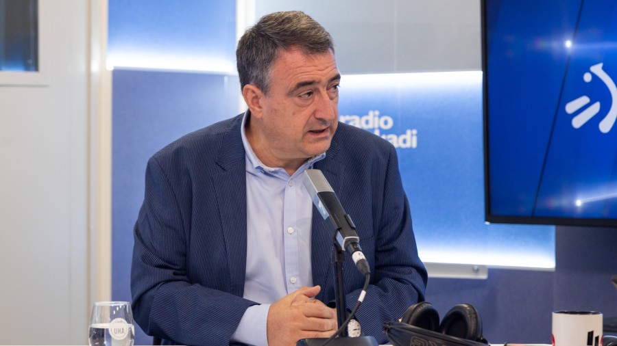 Aitor Esteban confirma que EAJ-PNV ha comenzado las negociaciones para la investidura de Pedro Sánchez Aitor Esteban confirma que EAJ-PNV ha comenzado las negociaciones para la investidura de Pedro Sánchez