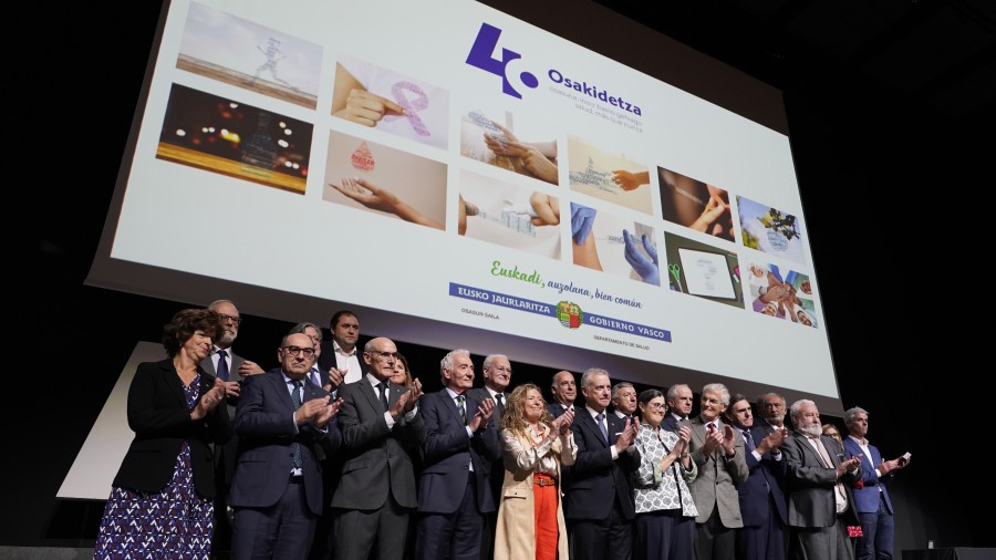 Lehendakariak profesionalen konpromisoa, inplikazioa eta ahalegina balioetsi ditu Osakidetzaren 40. urteurrenean Lehendakariak profesionalen konpromisoa, inplikazioa eta ahalegina balioetsi ditu Osakidetzaren 40. urteurrenean