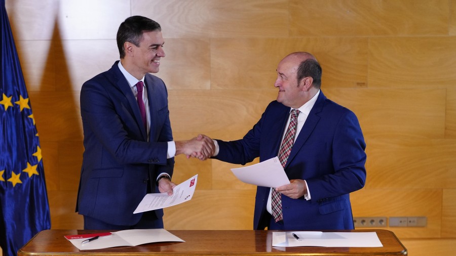 EAJ-PNVk PSOErekin adostu du Euskadiren naziotasun aitormena negoziatzea, Gernikako Estatutua behin betiko burutzea eta euskal hitzarmenen prebalentzia bermatzea EAJ-PNVk PSOErekin adostu du Euskadiren naziotasun aitormena negoziatzea, Gernikako Estatutua behin betiko burutzea eta euskal hitzarmenen prebalentzia bermatzea