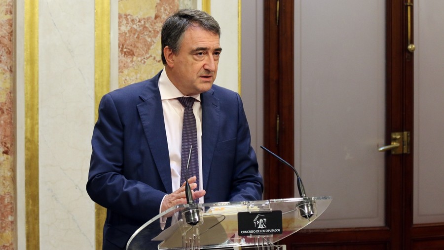 Estebanek Sánchezi gogoratu dio EAJ “zorrotza” izango dela autonomietako eskuduntzekiko errespetuari dagokionez Estebanek Sánchezi gogoratu dio EAJ “zorrotza” izango dela autonomietako eskuduntzekiko errespetuari dagokionez