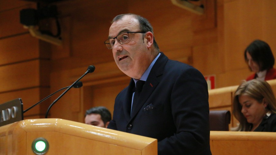 Luke Uribe-Etxebarriak Euskadiko PERTEren proposamena defendatu du Senatuan, Pedro Azpiazu sailburuak atzo aurkeztutakoa Luke Uribe-Etxebarriak Euskadiko PERTEren proposamena defendatu du Senatuan, Pedro Azpiazu sailburuak atzo aurkeztutakoa