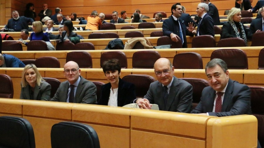 Euskal Taldeak deitoratu du Kongresuko Mahaiak Konstituzioari aurkeztutako zuzenketei betoa ezarri izana eta esan du PPk eta PSOEk erreformatzeko aurkeztu diren artikuluez eztabaidatzeko asmorik ez dutela Euskal Taldeak deitoratu du Kongresuko Mahaiak Konstituzioari aurkeztutako zuzenketei betoa ezarri izana eta esan du PPk eta PSOEk erreformatzeko aurkeztu diren artikuluez eztabaidatzeko asmorik ez dutela
