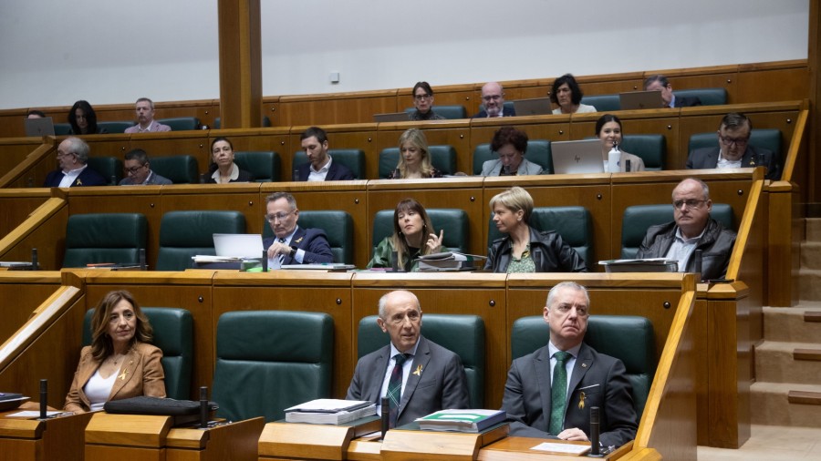 Legebiltzarrak adostasun handiko hiru lege berri onartu ditu, Euskadi solidarioagoa eta pertsona guztien eskubideak gehiago errespetatuko dituena izan dadin