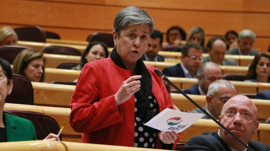 Nerea Ahedok agerian utzi du Yolanda Díaz ministroaren aurrean estaldura zaileko lanbideen katalogoa ez datorrela bat gehien eskatzen diren lanbideekin Nerea Ahedok agerian utzi du Yolanda Díaz ministroaren aurrean estaldura zaileko lanbideen katalogoa ez datorrela bat gehien eskatzen diren lanbideekin