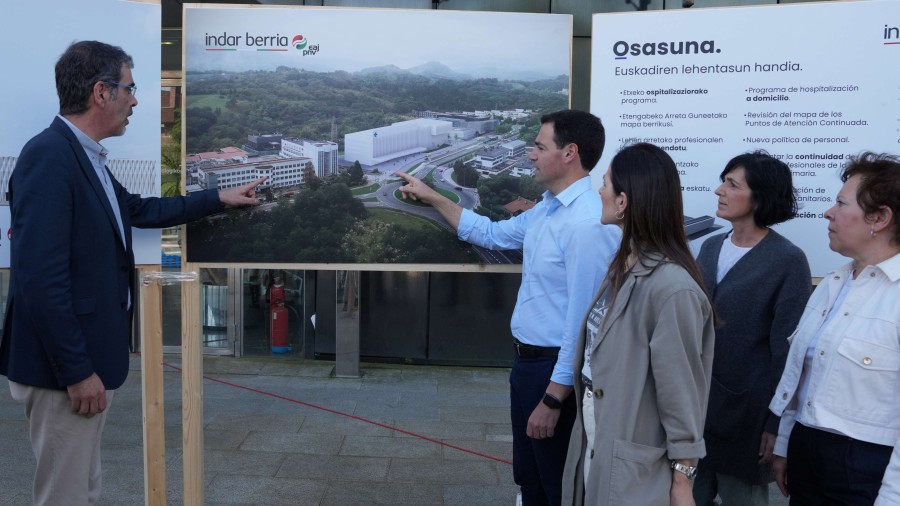 Imanol Pradales: “1.250 milioi euro inbertituko ditugu Euskadi osoan ospitale eta osasun zentroak hobetzen” Imanol Pradales: “1.250 milioi euro inbertituko ditugu Euskadi osoan ospitale eta osasun zentroak hobetzen”