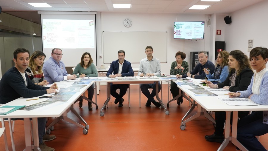 Imanol Pradales: “Gaur eta hemen berresten dut Vitoria-Gasteizen EAG berria egiteko daukadan konpromisoa” Imanol Pradales: “Gaur eta hemen berresten dut Vitoria-Gasteizen EAG berria egiteko daukadan konpromisoa”