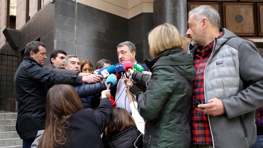 EAJ-PNVk Pedro Sánchezi eta bere Gobernuari “lanean jarraitzeko” eskatu die azken egunetako “gertakariaren” ondoren