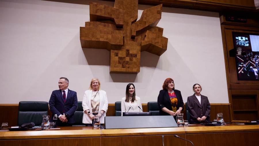 Bakartxo Tejeria Eusko Legebiltzarreko presidente aukeratu dute berriro, gehiengo osoz Bakartxo Tejeria Eusko Legebiltzarreko presidente aukeratu dute berriro, gehiengo osoz