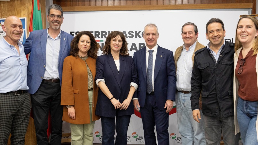 El batzoki de Gros homenajea al lehendakari Urkullu en agradecimiento a su servicio a Euskadi El batzoki de Gros homenajea al lehendakari Urkullu en agradecimiento a su servicio a Euskadi