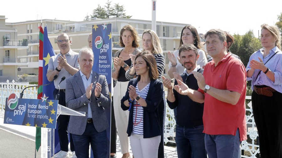 EAJ-PNVk mugaz gaindiko lankidetzaren alde egin du Irunen, pertsonen bizitza hobetzeko eta euskal nortasuna Europan indartzeko EAJ-PNVk mugaz gaindiko lankidetzaren alde egin du Irunen, pertsonen bizitza hobetzeko eta euskal nortasuna Europan indartzeko
