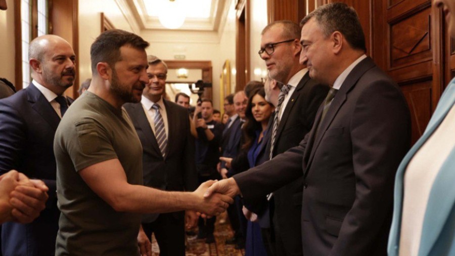 Aitor Estebanek Volodímir Zelenskiri helarazi dio EAJ-PNVk “erabateko babesa” ematen diola Ukrainari: “Zure Herria gu guztion izenean ari da borrokatzen” Aitor Estebanek Volodímir Zelenskiri helarazi dio EAJ-PNVk “erabateko babesa” ematen diola Ukrainari: “Zure Herria gu guztion izenean ari da borrokatzen”