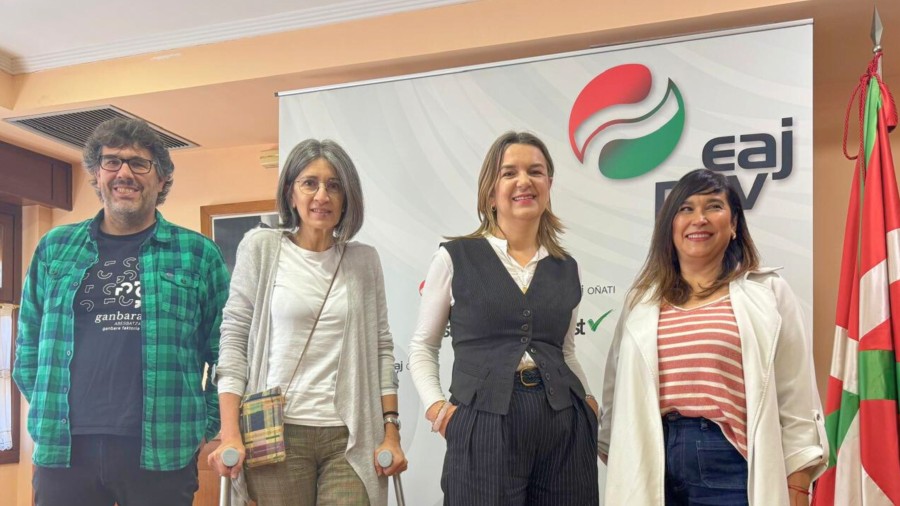 Oñatiko EAJ-PNVren udal taldeak adierazpenak egin ditu Oñatiko Udalak langile bat kaleratzeagatik, EAEko Auzitegi Gorenaren epaiaren aurrean Oñatiko EAJ-PNVren udal taldeak adierazpenak egin ditu Oñatiko Udalak langile bat kaleratzeagatik, EAEko Auzitegi Gorenaren epaiaren aurrean
