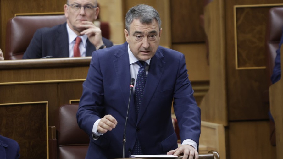 Sare elektrikoetan gehiago inbertitzea erreklamatu dio Aitor Estebanek Pedro Sánchezi enpresa industrialen itxiera eta Euskadin enpleguen galera saihesteko Sare elektrikoetan gehiago inbertitzea erreklamatu dio Aitor Estebanek Pedro Sánchezi enpresa industrialen itxiera eta Euskadin enpleguen galera saihesteko
