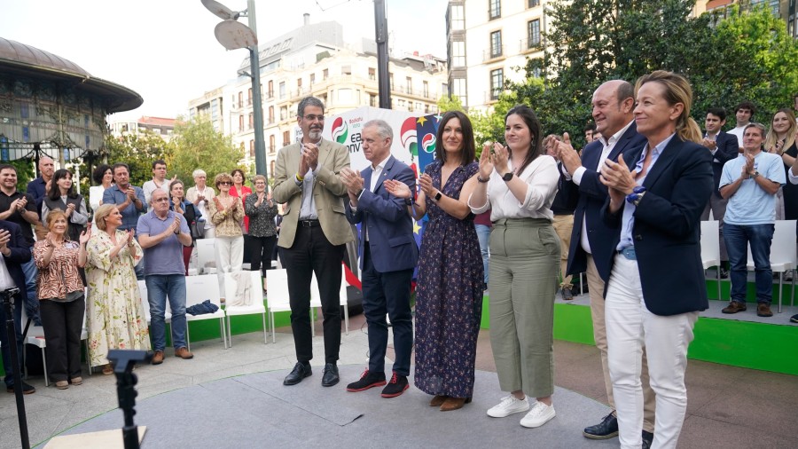 “Tirania guztien kontra borrokatu gara: inork antifaxista eta antitotalitario titulua merezi badu, hori da EAJ-PNV”, esan du Ortuzarrek “Tirania guztien kontra borrokatu gara: inork antifaxista eta antitotalitario titulua merezi badu, hori da EAJ-PNV”, esan du Ortuzarrek