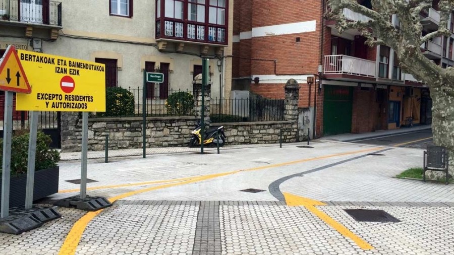 “Udal Gobernuak ez ditu bizilagunak kontuan hartu Santiago kaleko obrak hasi aurretik “Udal Gobernuak ez ditu bizilagunak kontuan hartu Santiago kaleko obrak hasi aurretik