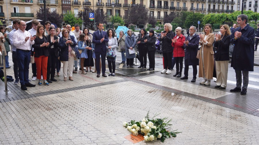 Udalak plaka bat jarri du gaur Manuel Orcera de la Cruz-en omenez Udalak plaka bat jarri du gaur Manuel Orcera de la Cruz-en omenez