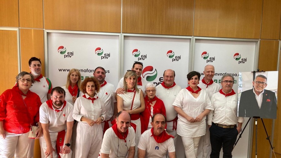 EAJ-PNVk hil ondorengo 'Pañueliko 2024' saria eman dio Peio Arriazuri, bere proaktibitate eta konpromiso sozialagatik nabarmendu zen Nafarroaren zale amorratua EAJ-PNVk hil ondorengo 'Pañueliko 2024' saria eman dio Peio Arriazuri, bere proaktibitate eta konpromiso sozialagatik nabarmendu zen Nafarroaren zale amorratua
