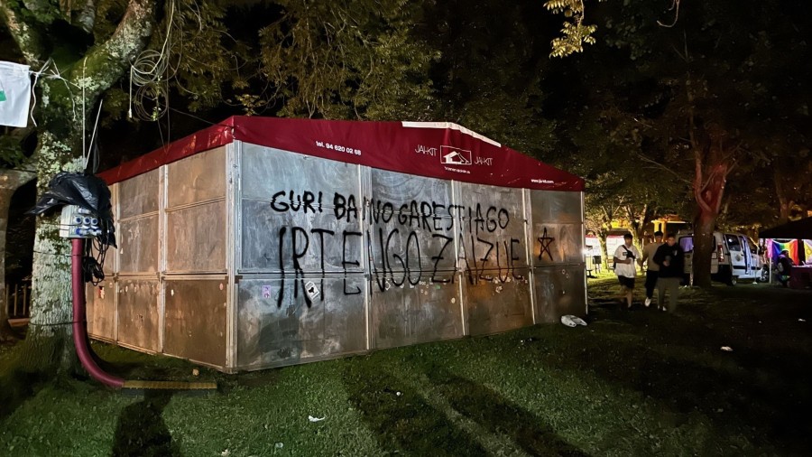 EAJren txosna erasotu dute Eibarren EAJren txosna erasotu dute Eibarren