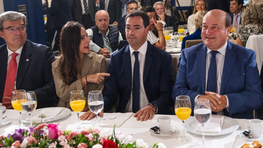 Pradales: “Ha llegado el momento de consensuar un nuevo Pacto asentado en el modelo del Concierto Económico que nos permita crecer en Autogobierno, convivencia y bienestar” Pradales: “Ha llegado el momento de consensuar un nuevo Pacto asentado en el modelo del Concierto Económico que nos permita crecer en Autogobierno, convivencia y bienestar”