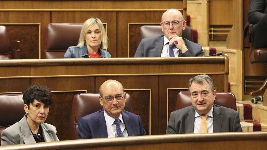 El Grupo Vasco fiscaliza al Gobierno español en el cumplimiento de los acuerdos de investidura El Grupo Vasco fiscaliza al Gobierno español en el cumplimiento de los acuerdos de investidura