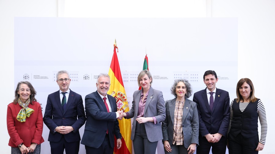 Eusko Jaurlaritzak datozen asteetan itxiko du Atzerritarrentzako Lan-baimenen eskualdaketa