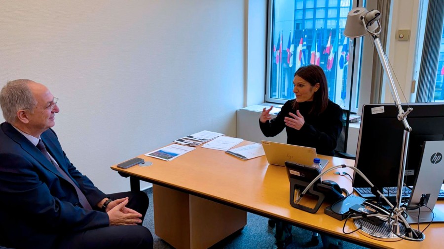 Oihane Agirregoitia se reunirá la próxima semana con el comisario de pesca, Costas Kadis, para abordar la situación de los atuneros vascos amarrados en Senegal