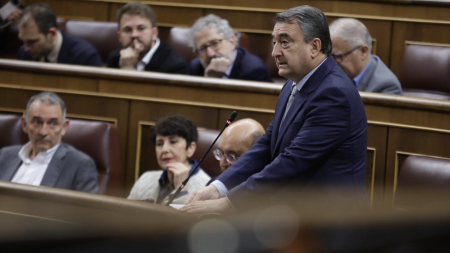 Aitor Estebanek EAJ-PNVren kezka adierazi dio Pedro Sanchezi egungo egoera geopolitikoaren aurrean: 