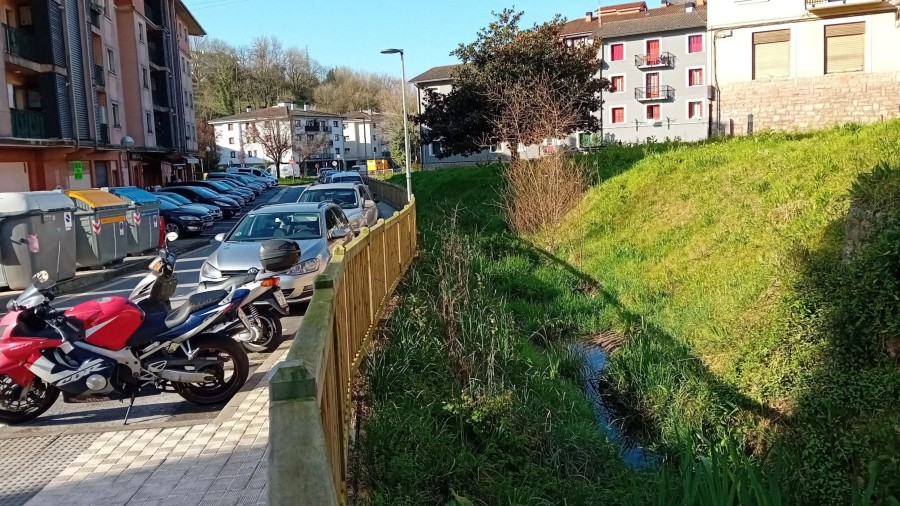 URAk amaitu berri du Lezoko Olazar errekastoa lehengoratzeko lanen lehen fasea