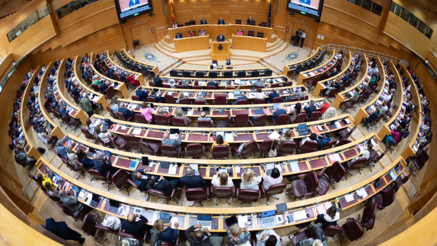 Senatuko Erregelamendua erreformatu eta hizkuntza ofizial guztien erabilera bermatzeko ekintza bateratua