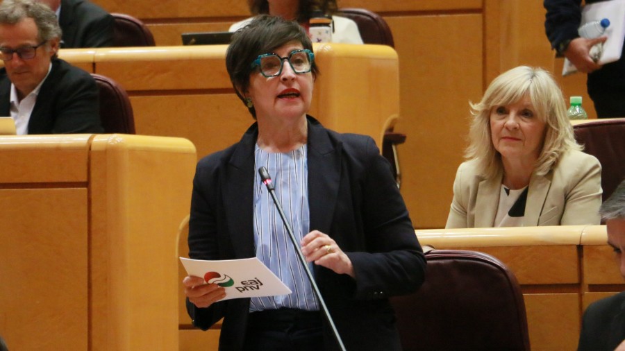 Etxanok emakumeen aurkako indarkeriaren epaitegi espezializatuetan genero-ikuspegiari buruzko prestakuntza ezinbestekoa dela helarazi dio Berdintasun ministroari