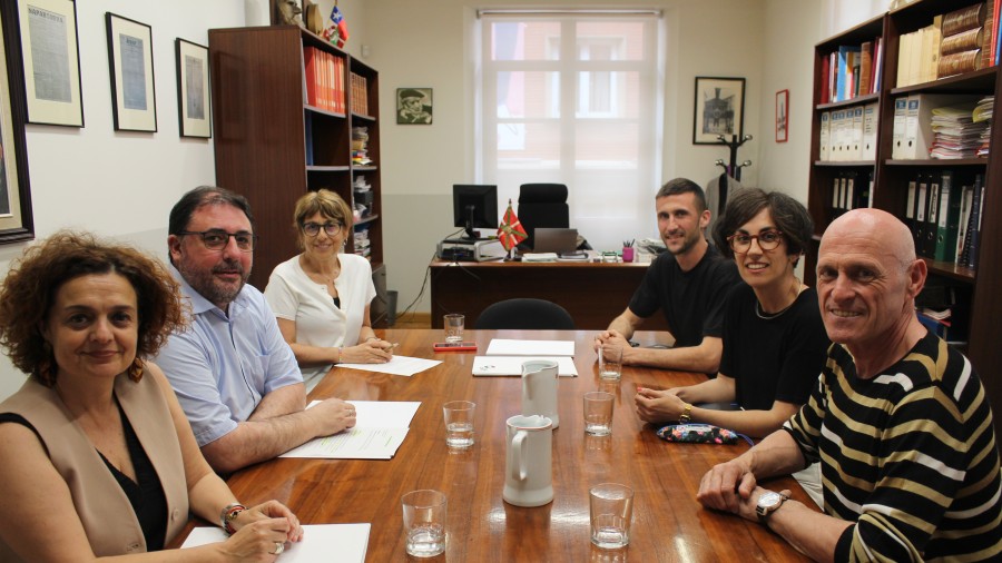 EAJ-PNV Nafarroa mantiene un encuentro con la Federación de Ikastolas de Navarra EAJ-PNV Nafarroa mantiene un encuentro con la Federación de Ikastolas de Navarra