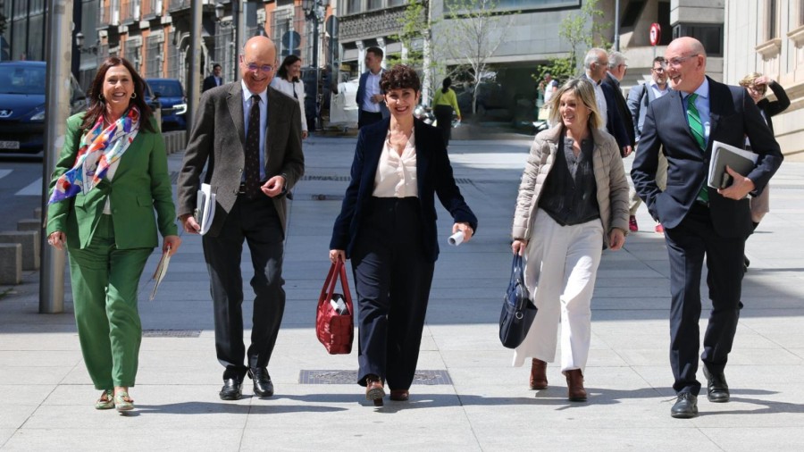 Atzerritarrentzako lan-baimenak EAEri eskualdatu zaizkiola ospatu du Euskal Taldeak