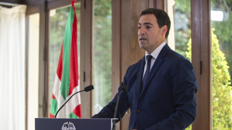 Lehendakariak “pertseberantzia” eta “autoexijentzia” eskatu die bere sailburuei gizartearen eskaerari erantzuteko beren lanean