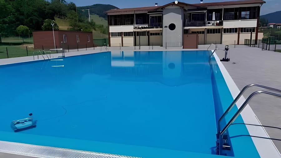 EAJ-PNV denuncia un acto vandálico en las piscinas municipales y exige medidas de seguridad eficaces