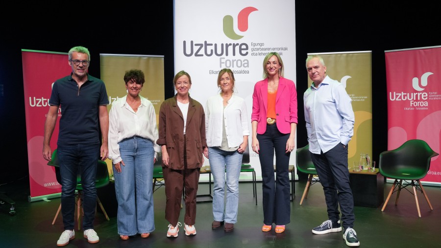 Uzturre Foroak Euge Arrizabalaga, Eider Mendoza, Maribel Vaquero, Maria Ubarretxena eta Oihane Agirregoitia bildu ditu Tolosako Topicen