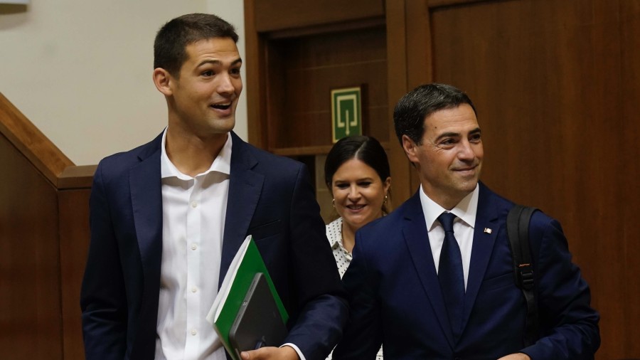 Díez Antxustegik nabarmendu du Pradales martxan dagoen Euskadiren buru dela, galduta dagoen PPren eta ezkutuan dagoen Bilduren aurrean