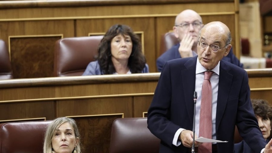 Euskal Taldeak Espainiako Gobernuari eskatu dio CNIk eta Barne Ministerioak Eusko Jaurlaritzak ematen dituen zerbitzu publikoen sareak eta informazio-sistemak gainbegiratzeari utz diezaiotela 