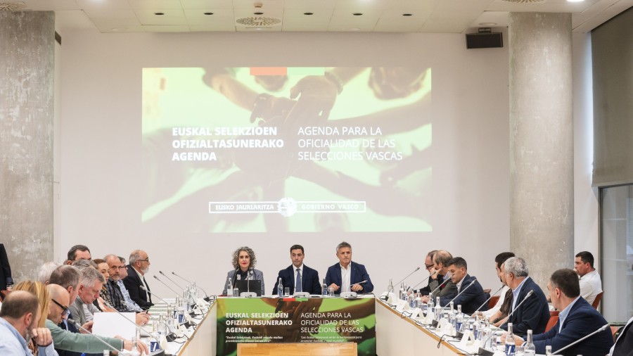 El Lehendakari Imanol Pradales muestra su compromiso con las Federaciones Deportivas Vascas en el camino hacia la oficialidad de las Selecciones Vascas en Competiciones Internacionales El Lehendakari Imanol Pradales muestra su compromiso con las Federaciones Deportivas Vascas en el camino hacia la oficialidad de las Selecciones Vascas en Competiciones Internacionales