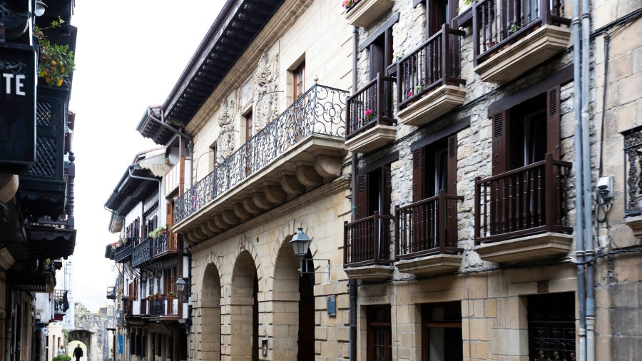 Bidegorriaren blokeoa, aurrekontu pobreak eta PGOUren segurtasun juridikorik eza: Abotsanitzen gobernatzeko modua agerian utzi duen osoko bilkura