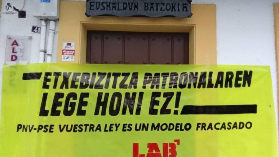 EAJ-PNV Arrasate condena el ataque sufrido hoy en el Batzoki EAJ-PNV Arrasate condena el ataque sufrido hoy en el Batzoki