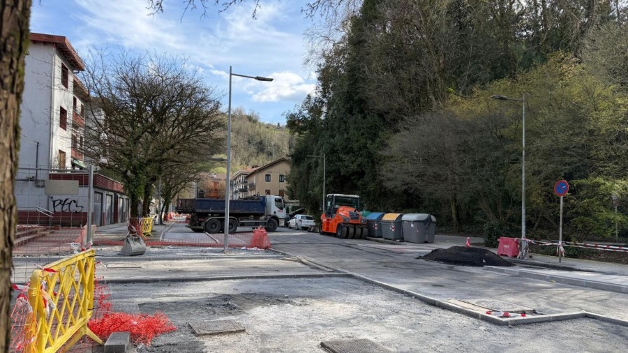 Txotx denboraldian hasitako obrek kaosa sortu dute Astigarragan Txotx denboraldian hasitako obrek kaosa sortu dute Astigarragan