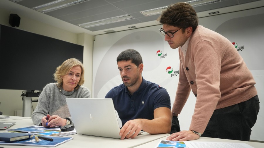 EAJ-PNV denuncia la falta de transparencia y una gestión irregular de EH Bildu en el expediente de la cortadora de césped EAJ-PNV denuncia la falta de transparencia y una gestión irregular de EH Bildu en el expediente de la cortadora de césped