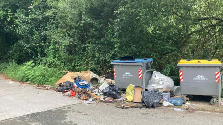 EAJ-PNVk Jaizubiako eta landa eremuetako edukiontzien egoera salatu du