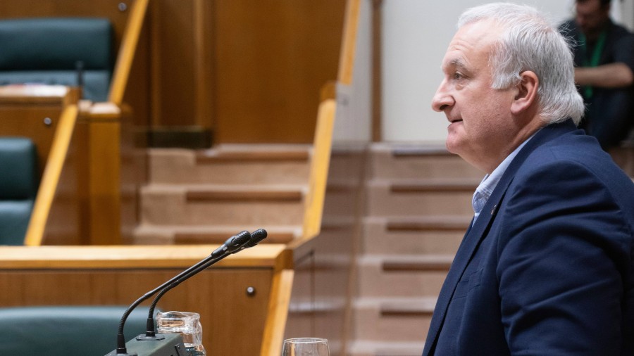 Eusko Legebiltzarrak Gardentasunaren Legea onartu du, kalitate demokratikoa, gobernantza kolaboratiboa eta erakundeekiko konfiantza indartzeko