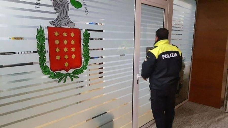 Trapagarango EAJ-PNVk Udaltzaingoaren egoera larria salatu du eta dauden bajak berehala betetzeko eskatu dio alkateari Trapagarango EAJ-PNVk Udaltzaingoaren egoera larria salatu du eta dauden bajak berehala betetzeko eskatu dio alkateari