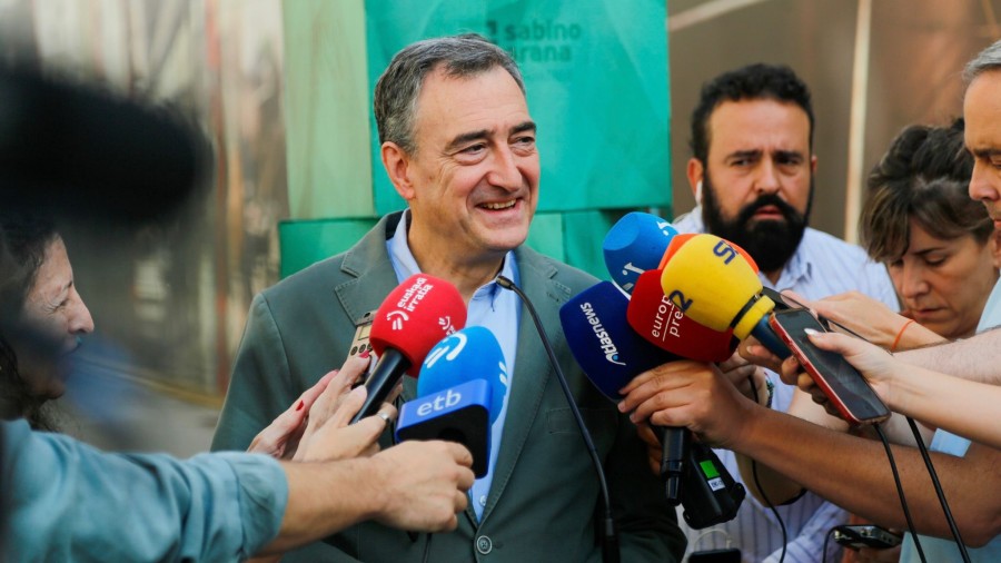 Aitor Esteban: 